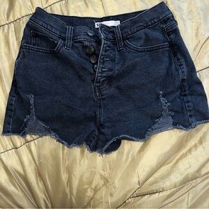 SO Mom Shorts Distressed 3/26W High Rise